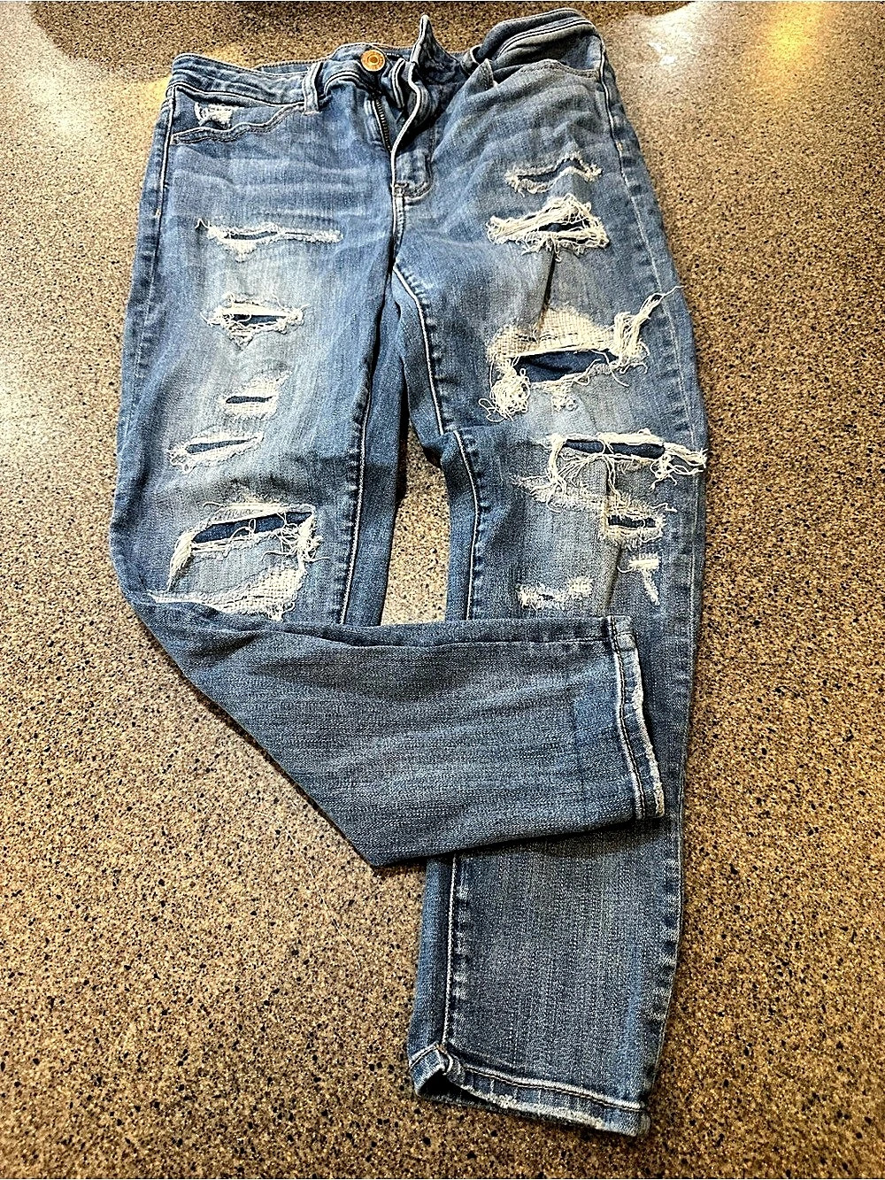 American Eagle Outfitters jeans Distressed Blue Size 8